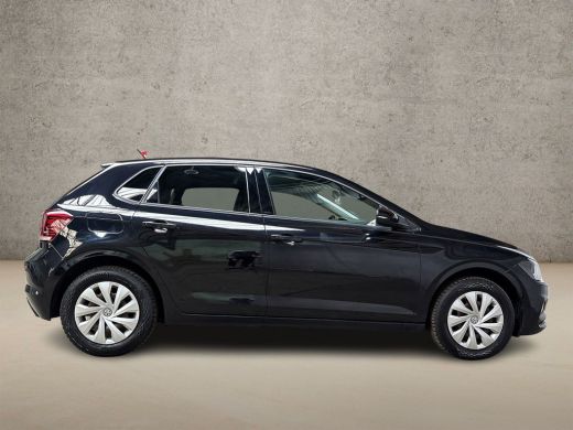 Volkswagen Polo 1.0 Sportline (APPLE CARPLAY, GETINT GLAS, CRUISE, SPORTSTOELEN, ARMSTEUN, NIEUWE APK, NIEUWSTAAT) ActivLease financial lease