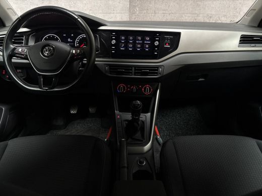 Volkswagen Polo 1.0 Sportline (APPLE CARPLAY, GETINT GLAS, CRUISE, SPORTSTOELEN, ARMSTEUN, NIEUWE APK, NIEUWSTAAT) ActivLease financial lease