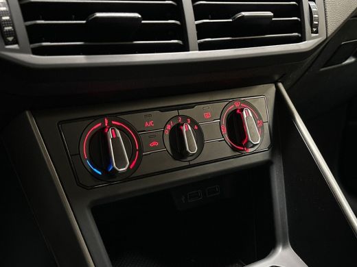 Volkswagen Polo 1.0 Sportline (APPLE CARPLAY, GETINT GLAS, CRUISE, SPORTSTOELEN, ARMSTEUN, NIEUWE APK, NIEUWSTAAT) ActivLease financial lease