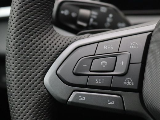 Volkswagen T-Roc 1.5 eTsi R-Line First Edition 150PK DSG Pano-Schuifdak, Trekhaak, Black Style, 20" LM Velgen, Key... ActivLease financial lease