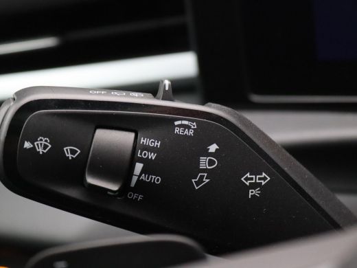 Volkswagen T-Roc 1.5 eTsi R-Line First Edition 150PK DSG Pano-Schuifdak, Trekhaak, Black Style, 20" LM Velgen, Key... ActivLease financial lease