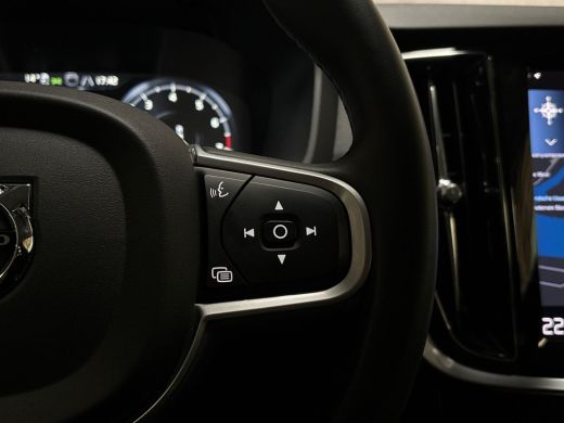 Volvo  V60 2.0 B3 Momentum Sport Automaat 163Pk (APPLE CARPLAY, GROOT NAVI, KEYLESS, SPORTSTOELEN, GETINT GL... ActivLease financial lease