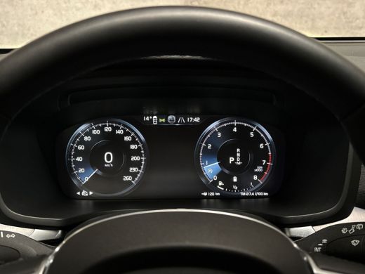 Volvo  V60 2.0 B3 Momentum Sport Automaat 163Pk (APPLE CARPLAY, GROOT NAVI, KEYLESS, SPORTSTOELEN, GETINT GL... ActivLease financial lease