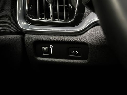 Volvo  V60 2.0 B3 Momentum Sport Automaat 163Pk (APPLE CARPLAY, GROOT NAVI, KEYLESS, SPORTSTOELEN, GETINT GL... ActivLease financial lease