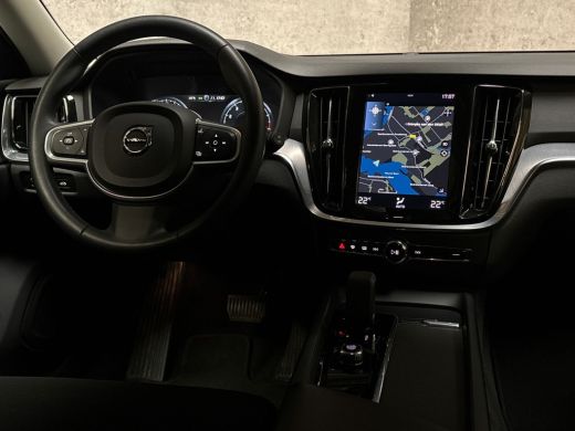 Volvo  V60 2.0 B3 Momentum Sport Automaat 163Pk (APPLE CARPLAY, GROOT NAVI, KEYLESS, SPORTSTOELEN, GETINT GL... ActivLease financial lease