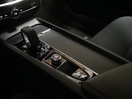 Volvo  V60 2.0 B3 Momentum Sport Automaat 163Pk (APPLE CARPLAY, GROOT NAVI, KEYLESS, SPORTSTOELEN, GETINT GL... ActivLease financial lease