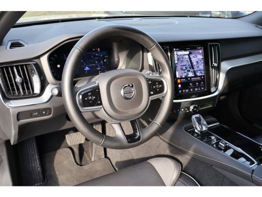 Volvo  V60 T6 Plus Dark | 360Cam | Harman Kardon | Trekhaak | Aurora Silver | ActivLease financial lease