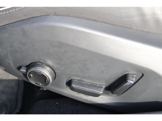 Volvo  V60 T6 Plus Dark | 360Cam | Harman Kardon | Trekhaak | Aurora Silver | ActivLease financial lease