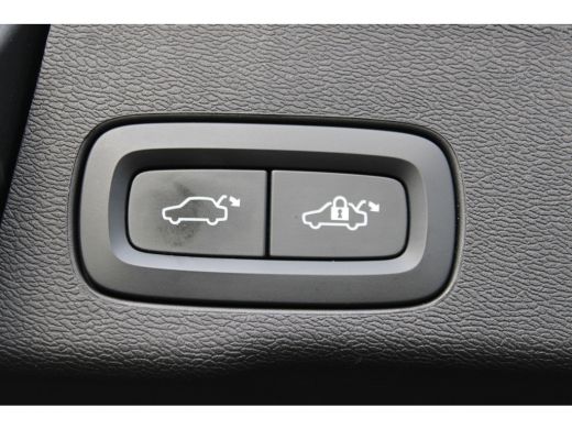 Volvo  XC60 2.0 T6 PHEV AWD SOh 95,3% Core Bright R-DESIGN PANO LEER STAND 85000KM!!! ActivLease financial lease