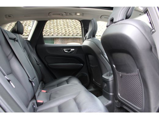 Volvo  XC60 2.0 T6 PHEV AWD SOh 95,3% Core Bright R-DESIGN PANO LEER STAND 85000KM!!! ActivLease financial lease