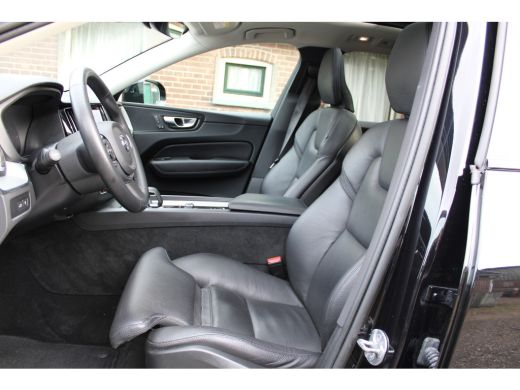 Volvo  XC60 2.0 T6 PHEV AWD SOh 95,3% Core Bright R-DESIGN PANO LEER STAND 85000KM!!! ActivLease financial lease