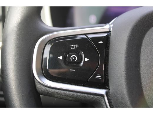 Volvo  XC60 2.0 T6 PHEV AWD SOh 95,3% Core Bright R-DESIGN PANO LEER STAND 85000KM!!! ActivLease financial lease