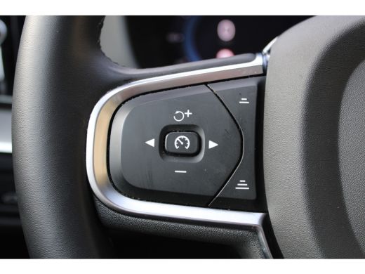 Volvo  XC60 2.0 T6 PHEV hybrid AWD Core Bright LONG RANGE LEER PANO 49000KM!!! ActivLease financial lease