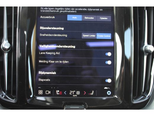 Volvo  XC60 2.0 T6 PHEV hybrid AWD Core Bright LONG RANGE LEER PANO 49000KM!!! ActivLease financial lease