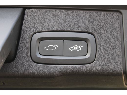 Volvo  XC60 2.0 T6 PHEV hybrid AWD Core Bright LONG RANGE LEER PANO 49000KM!!! ActivLease financial lease