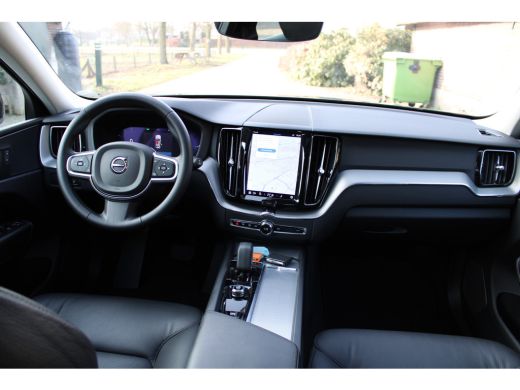 Volvo  XC60 2.0 T6 PHEV hybrid AWD Core Bright LONG RANGE LEER PANO 49000KM!!! ActivLease financial lease