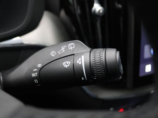 Volvo  XC60 2.0 T6 Plug-in hybrid AWD Plus Black Edition 350PK Pano-Schuifdak, Trekhaak, 21" LM Velgen, 360gr... ActivLease financial lease