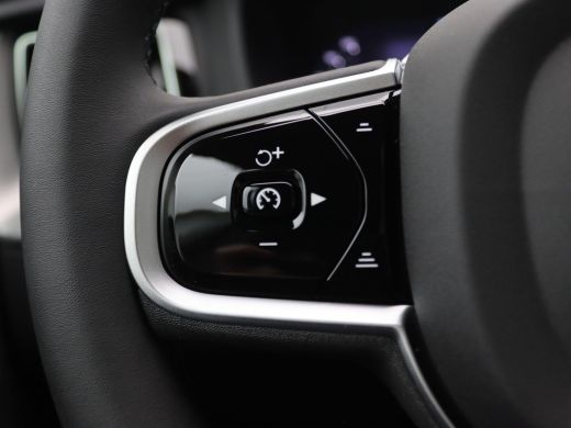 Volvo  XC60 2.0 T6 Plug-in hybrid AWD Plus Black Edition 350PK Pano-Schuifdak, Trekhaak, 21" LM Velgen, 360gr... ActivLease financial lease