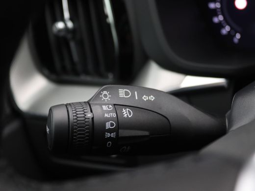 Volvo  XC60 2.0 T6 Plug-in hybrid AWD Plus Black Edition 350PK Pano-Schuifdak, Trekhaak, 21" LM Velgen, 360gr... ActivLease financial lease