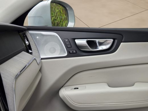 Volvo  XC60 2.0 T8 Plug-in hybrid AWD Inscription | Bowers&Wilkins | Pano | Head-up | Trekhaak | Memory ActivLease financial lease