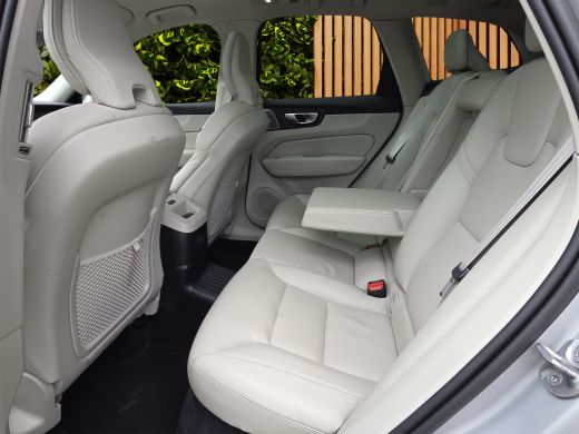 Volvo  XC60 2.0 T8 Plug-in hybrid AWD Inscription | Bowers&Wilkins | Pano | Head-up | Trekhaak | Memory ActivLease financial lease