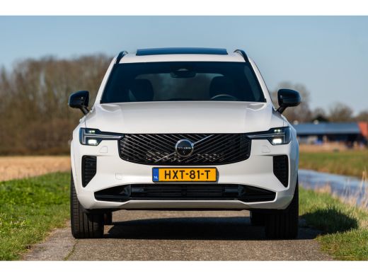 Volvo  XC90 T8 Ultra Dark | Navy Herringbone Weave  | Pano | Fiscaal &euro;99.000,-! | Crystal White! ActivLease financial lease