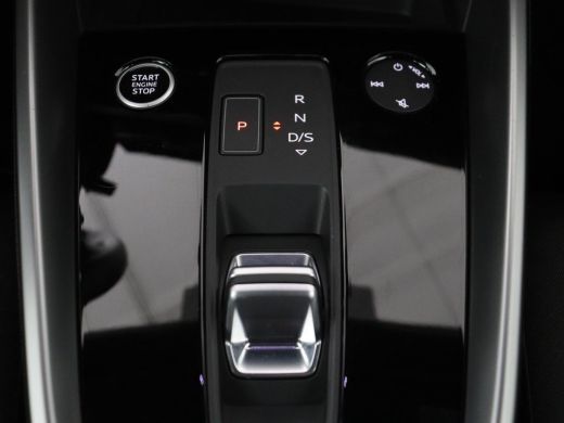 Audi A3 Limousine 30 TFSI Advanced edition | Stoelverwarming | Adaptive Cruise | Trekhaak | Carplay | LED... ActivLease financial lease