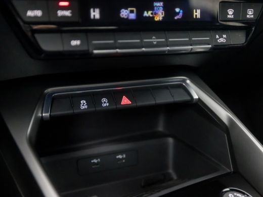 Audi A3 Sportback 35 TFSI Sport 150Pk Automaat (NIEUW MODEL, DRAADLOOS APPLE CARPLAY, GROOT NAVI, GETINT ... ActivLease financial lease