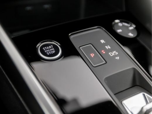 Audi A3 Sportback 35 TFSI Sport 150Pk Automaat (NIEUW MODEL, DRAADLOOS APPLE CARPLAY, GROOT NAVI, GETINT ... ActivLease financial lease