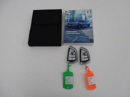 BMW 3 Serie 320i High Executive Edition | Panoramadak | Leder | Stoel & Stuurverwarming | Adaptive Cruise | S... ActivLease financial lease