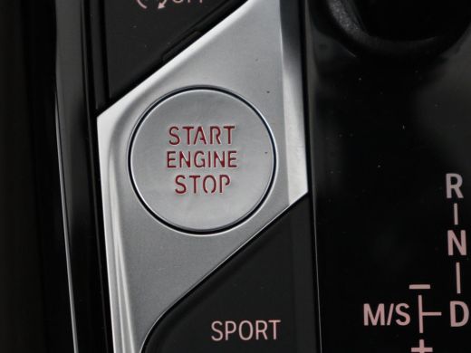 BMW 3 Serie 320i High Executive Edition | Panoramadak | Leder | Stoel & Stuurverwarming | Adaptive Cruise | S... ActivLease financial lease