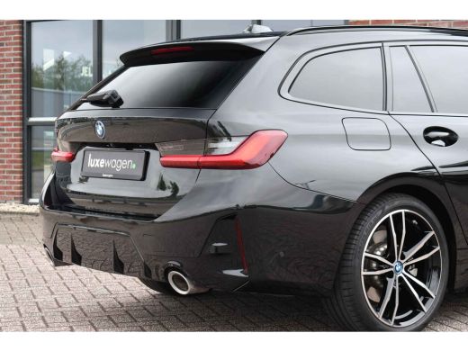 BMW 3 Serie Touring 330e xDrive M-Sport LCI-2 ACC el-zetels-leder HUD 19inch ActivLease financial lease
