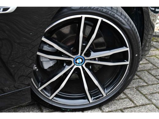 BMW 3 Serie Touring 330e xDrive M-Sport LCI-2 ACC el-zetels-leder HUD 19inch ActivLease financial lease