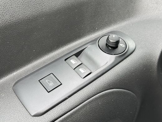 Citroën Berlingo 1.5 Hdi 102 PK / L1H1 / !! 6.491 KM !! / BIJRIJDERSBANK / CRUISE / AIRCO / APPLE CARPLAY / ANDROI... ActivLease financial lease