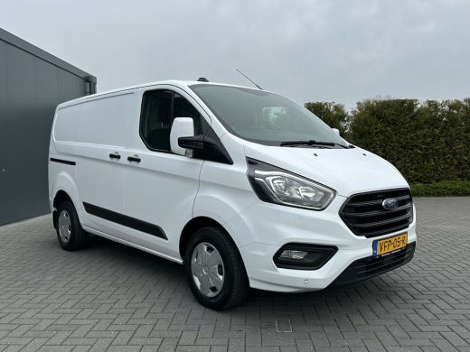 Ford Transit Custom 2.0 TDCI / L1H1 / 1e EIG. / 2.500 KG AHG / CAMERA / TREKHAAK / CRUISE / AIRCO / NAVI / STOELVERW. ActivLease financial lease