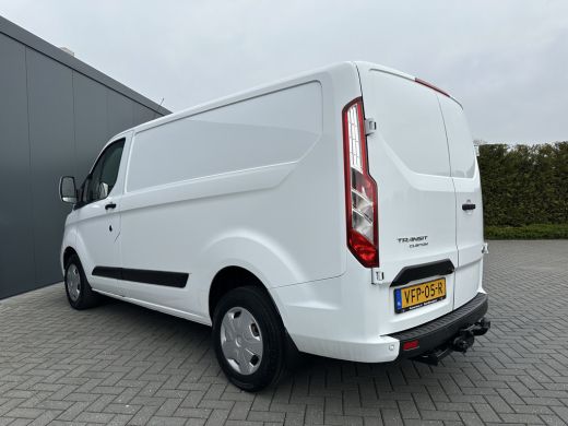Ford Transit Custom 2.0 TDCI / L1H1 / 1e EIG. / 2.500 KG AHG / CAMERA / TREKHAAK / CRUISE / AIRCO / NAVI / STOELVERW. ActivLease financial lease