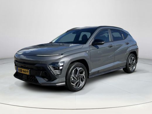 Hyundai Kona 1.6 GDI HEV N Line Sky | Apple Carplay / Android Auto | 360 graden camera | Stoel Verwarming / Ko...