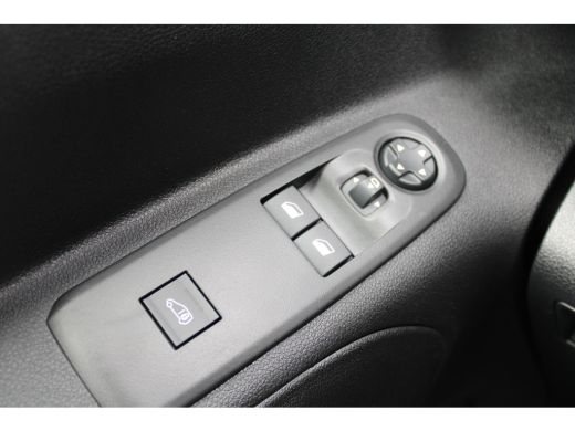 Opel Combo 130 PK AUTOMAAT 3-ZITS | CAMERA + DIGITALE SPIEGEL | LED KOPLAMPEN | 10" SCHERM + DRAADLOOS CARPL... ActivLease financial lease