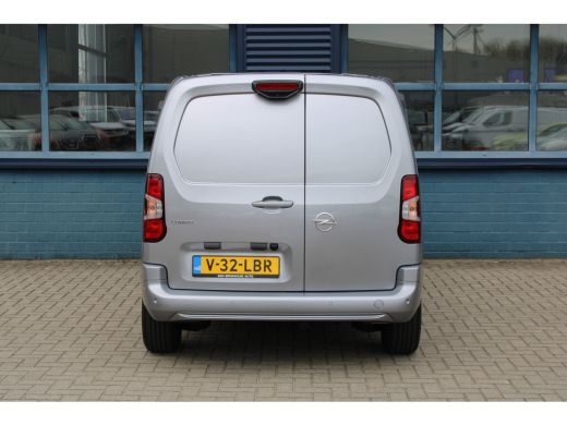 Opel Combo 130 PK AUTOMAAT 3-ZITS | CAMERA + DIGITALE SPIEGEL | LED KOPLAMPEN | 10" SCHERM + DRAADLOOS CARPL... ActivLease financial lease