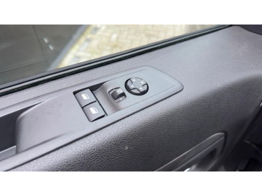 Peugeot e-Traveller Standard 50 kWh 8 persoons STOEL- EN STUURVERWARMING | NAVI | PARKEERCAMERA | CARPLAY | PDC V+A ActivLease financial lease