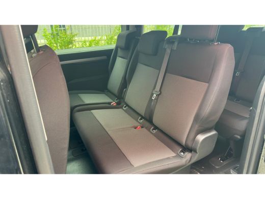 Peugeot e-Traveller Standard 50 kWh 8 persoons STOEL- EN STUURVERWARMING | NAVI | PARKEERCAMERA | CARPLAY | PDC V+A ActivLease financial lease