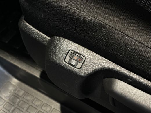 Peugeot e-Traveller Standard 50 kWh STOEL- EN STUURVERWARMING | NAVI | PARKEERCAMERA | CARPLAY | PDC V+A ActivLease financial lease