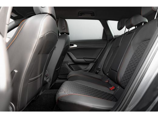 Seat Leon Sportstourer 1.5 TSI eHybrid 204pk FR Business | Trekhaak | Camera | Matrix | 18" ActivLease financial lease
