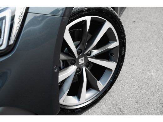 Seat Leon Sportstourer 1.5 TSI eHybrid 204pk FR Business | Trekhaak | Camera | Matrix | 18" ActivLease financial lease
