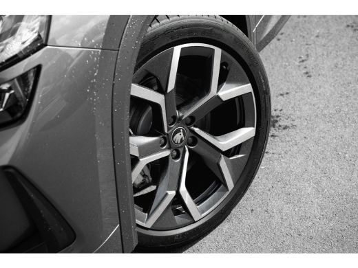 Skoda Kodiaq 1.5 TSI iV 204pk Sportline Business | Panoramadak | Trekhaak | Stoelen Elektrisch | Head-Up | Cat... ActivLease financial lease