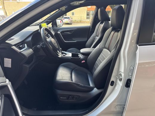 Toyota RAV4 2.5 Plug-in Hybrid AWD Bi-Tone Plus | 06-10141018 Voor meer informatie ActivLease financial lease