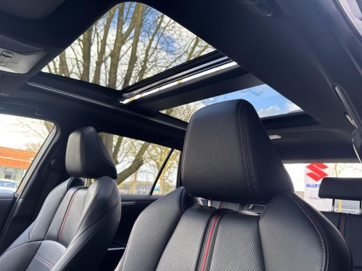 Toyota RAV4 2.5 Plug-in Hybrid AWD Bi-Tone Plus | 06-10141018 Voor meer informatie ActivLease financial lease