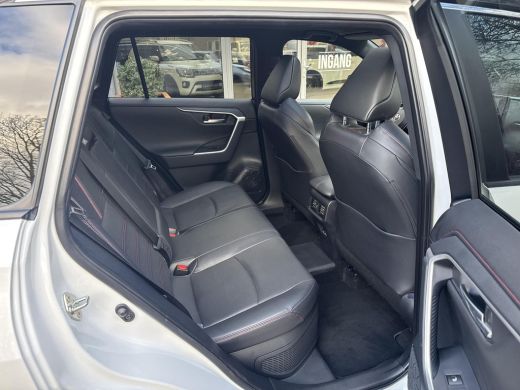 Toyota RAV4 2.5 Plug-in Hybrid AWD Bi-Tone Plus | 06-10141018 Voor meer informatie ActivLease financial lease