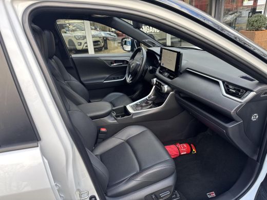 Toyota RAV4 2.5 Plug-in Hybrid AWD Bi-Tone Plus | 06-10141018 Voor meer informatie ActivLease financial lease