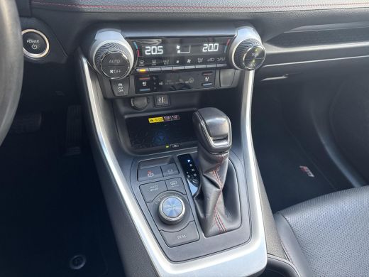 Toyota RAV4 2.5 Plug-in Hybrid AWD Bi-Tone Plus | 06-10141018 Voor meer informatie ActivLease financial lease